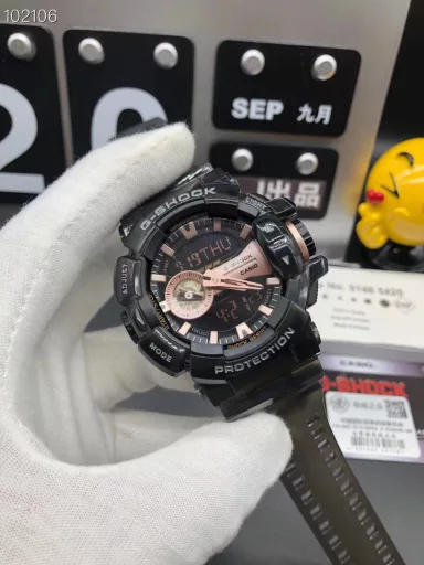GA-400 hand-raise light Casio G-SHOCK--classic shockproof dial design👍In stock and shipped immediately, 45-degree automatic hand-raise light function with strong visual impact🙈LCD liquid crystal display💡Stopwatch speed function accurate to 1/1000 second⌛Shockproof📣Anti-magnetic💥200 meters waterproof🏊48 city time📲Countdown⏳Alarm clock⏰Fully automatic calendar and other powerful functions