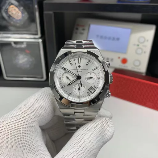 Vacheron Constantin Overseas Chronograph 5500V/110A-B075 watch equipped with a customized version of Cal. 5200 chronograph automatic mechanical movement, double-sided sapphire 42.5mm Vacheron Constantin