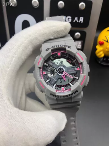 GA-110 Hand-raise Light Casio G-SHOCK--Classic shockproof dial design👍In stock and shipped immediately, 45-degree automatic hand-raise light function with strong visual impact🙈LCD liquid crystal display💡Stopwatch speed function accurate to 1/1000 second⌛Shockproof📣Anti-magnetic💥200 meters waterproof🏊48 city time📲Countdown⏳Alarm clock⏰Fully automatic calendar and other powerful functions
