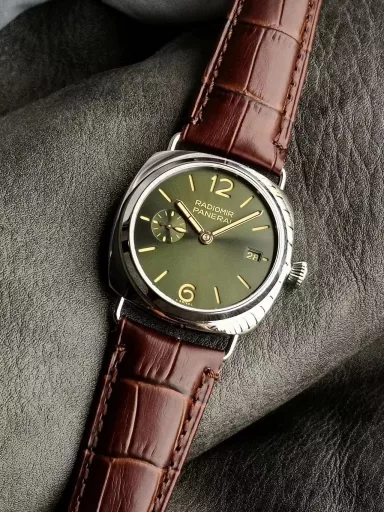 TTF Fresh Seafood Recommendation: Panerai Radar Series PAM01293 watch, stainless steel case with black Italian imported calfskin strap, sapphire crystal glass, blue dial with stick-shaped hour markers, luminous display. Equipped with P.900 automatic mechanical movement, size: 40 mm
