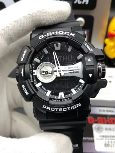 GA-400 hand-raise light Casio G-SHOCK--classic shockproof dial design👍In stock and shipped immediately, 45-degree automatic hand-raise light function with strong visual impact🙈LCD liquid crystal display💡Stopwatch speed function accurate to 1/1000 second⌛Shockproof📣Anti-magnetic💥200 meters waterproof🏊48 city time📲Countdown⏳Alarm clock⏰Fully automatic calendar and other powerful functions