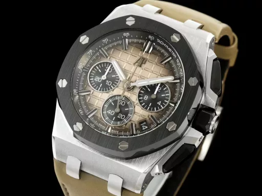 APP Audemars Piguet Royal Oak Offshore 26420 New Upgraded VersionThe newly molded 43 mm case (market version 44 mm, which is the case of the old 26400) adopts a new design, a more ergonomic case, and more refined case details. It has larger polished chamfers. The 43 mm wide case has been carefully modified to accommodate the new movement with a slightly larger diameter. The case contains a set of newly designed chronograph buttons.The dial has been upgraded, the dial texture is CNC slow-washed (non-hydraulic), the finished product has clear texture, and the iconic square is now connected to each other by a cross.The calendar has been upgraded. After the modification of the movement, the original large calendar has been realized. The date window has been pushed to the edge of the dial, and the hands have been slightly modified.The new interchangeable strap function, equipped with a quick release system, can easily change the wearing style. The rubber strap color is black, and there is also a leather strap available.In addition to the titanium version, the Royal Oak Offshore Chronograph 43 mm features a black ceramic bezel, creating a sharp contrast in material and color. The crown and pushers are also made of ceramic.