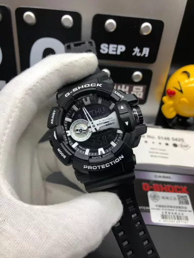 GA-400 hand-raise light Casio G-SHOCK--classic shockproof dial design👍In stock and shipped immediately, 45-degree automatic hand-raise light function with strong visual impact🙈LCD liquid crystal display💡Stopwatch speed function accurate to 1/1000 second⌛Shockproof📣Anti-magnetic💥200 meters waterproof🏊48 city time📲Countdown⏳Alarm clock⏰Fully automatic calendar and other powerful functions