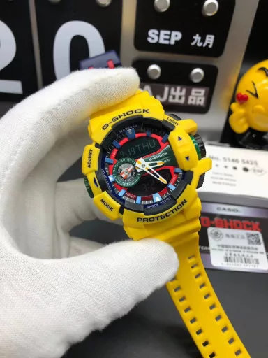GA-400 hand-raise light Casio G-SHOCK--classic shockproof dial design👍In stock and shipped immediately, 45-degree automatic hand-raise light function with strong visual impact🙈LCD liquid crystal display💡Stopwatch speed function accurate to 1/1000 second⌛Shockproof📣Anti-magnetic💥200 meters waterproof🏊48 city time📲Countdown⏳Alarm clock⏰Fully automatic calendar and other powerful functions