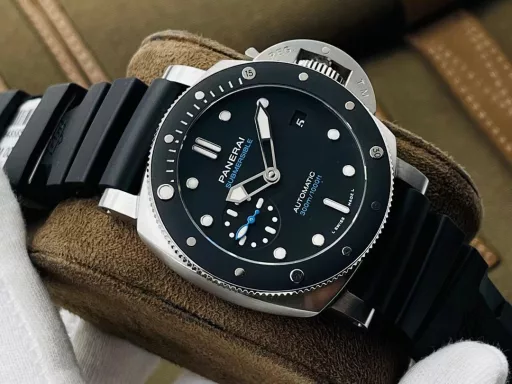 VS Panerai Pam683 watch!1⃣️Diameter 42MM, standard size for Asian wrists.
