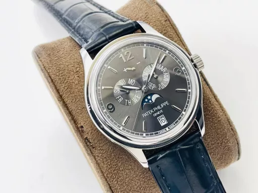 PP Factory Patek Philippe's most popular style, PP complex function chronograph series 5146R 5147. The ingenious design of the function, the reasonable layout of the appearance, and the superior movement performance all reflect the unique design of Patek Philippe masters, a classic work of art.1⃣️The dial diameter is 39MM, which is exquisite!2⃣️Equipped with high-performance Cal.324 automatic mechanical movement, it has annual calendar, date, month and moon phase display functions, providing powerful time measurement functions, and the large second hand in the center of the dial design makes time easy to read.3⃣️I believe that such a watch will be the dream of many watch lovers, but just like its image of the moon in the water, it is hard to come by, so if there is an opportunity in front of you, then cherish it.PP Factory's masterpiece welcomes all watch friends to appreciate it!
