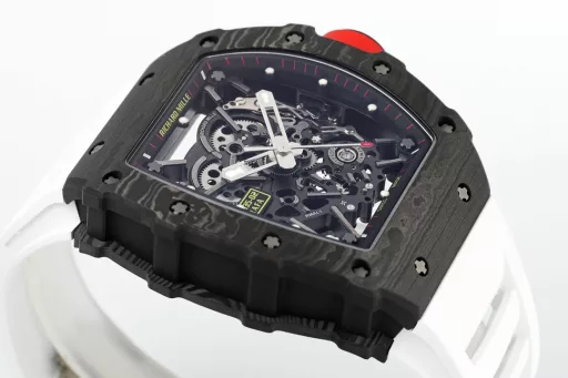 ZF.Factory once again amazed the watch industry and officially opened a new milestone for RM35-02!1) Case: The watch is made of high-tech TPT [quartz fiber] material, with a size of 49.94*44.5MM and a thickness of no more than 45μm. The silica fiber layer is interwoven with special resin fibers through a special automated control system. The fibers between the layers are interwoven at a 45-degree angle. After being heated to 120 degrees Celsius in a three-stage high-temperature flame furnace, they are sent to ProArt for processing and molding. Natural quartz fiber is white, light in texture, and has super impact resistance, non-allergic and UV resistance.2) Movement: Equipped with the newly developed Calibre RMAL1 integrated movement, the movement base and bridge are made of grade 5 titanium alloy sandblasting process, and are treated with PVD/Titaly to ensure maximum rigidity and smooth surface. The unique variable geometry balance wheel can speed up or slow down the winding by adjusting the position of six different wings. The inertial balance wheel oscillates at a frequency of 28800VPH and is equipped with a double barrel system to ensure greater and more stable torque. It also provides a 55-hour power reserve.More importantly, the newly released RMAL1 integrated movement of ZF is the only one in the market that uses real white gemstones on the upper and lower parts of the balance wheel on an integrated base. It is genuine and affordable! This is also the biggest difference from the patch gemstones on the market (other manufacturers)! This is a huge leap forward in ZF's research and development!