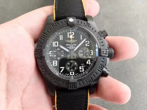 Breitling original one-to-one carbon fiber texture, the ultimate new work. The Breitling Avenger Hurricane series 45mm chronograph was purchased two years ago and disassembled for inspection. After many efforts by the watchmaker, it was finally cracked. It is made of Breitlight® material. Breitlight® is a thermoplastic resin with excellent high temperature resistance. It is a composite of polycarbonate and carbon fiber. The material is 3.3 times lighter than titanium and 5.8 times lighter than stainless steel, but it is stronger and can't be broken! It also has many advantages: scratches, polishing, corrosion resistance, anti-magnetic, anti-allergic, and has a warmer touch than metal, and presents the mottled visual effect of carbon fiber. (The raw materials are purchased in Switzerland, which is hard-won. Don't miss it if you like it) The real thing looks better