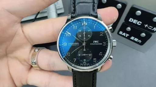 ZF Discovery Magazine, IWC Portuguese series IW371617 watch, stainless steel bracelet case, silver-white panda dial, 69355 automatic machinery, 41 mm.