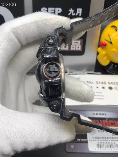 GA-400 hand-raise light Casio G-SHOCK--classic shockproof dial design👍In stock and shipped immediately, 45-degree automatic hand-raise light function with strong visual impact🙈LCD liquid crystal display💡Stopwatch speed function accurate to 1/1000 second⌛Shockproof📣Anti-magnetic💥200 meters waterproof🏊48 city time📲Countdown⏳Alarm clock⏰Fully automatic calendar and other powerful functions