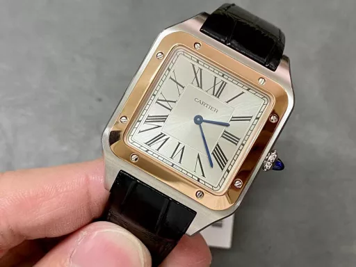 F1 The only one in the market with the same version of the head grain, perfectly restored Cartier's classic work, Cartier Santos. Dumont series, with smooth contours, simple and elegant, is very in line with the trend of contemporary gentlemen. Large watch diameter 46.633.9mm, medium watch diameter: 43.531.4mm, small watch diameter: 38*27.5mm; Swiss quartz movement Compared with round watches, square watches are particularly unique due to their angular design. When it comes to classic square watches, Cartier's Santos is naturally on the list. Santos watches are not only a model of square watches, but also considered to be 