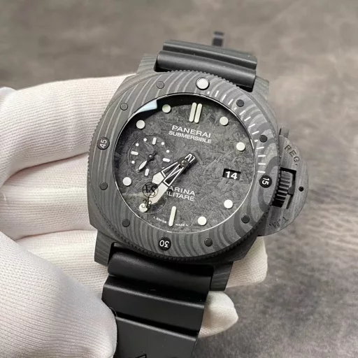 VS Panerai 2019 Geneva Panerai: PAM979 new carbon fiber dial, 47mm*16mm oversized dial, equipped with a fully automatic mechanical movement with a power reserve of 72 hours, is the representative of the entire industry!