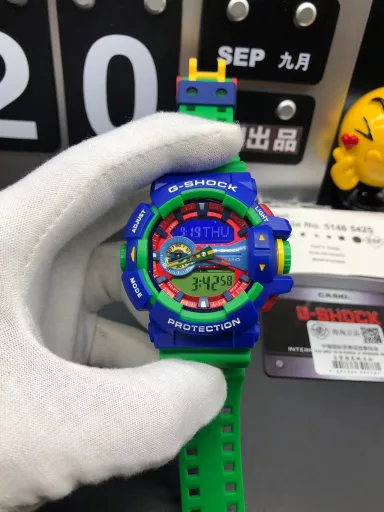 GA-400 hand-raise light Casio G-SHOCK--classic shockproof dial design👍In stock and shipped immediately, 45-degree automatic hand-raise light function with strong visual impact🙈LCD liquid crystal display💡Stopwatch speed function accurate to 1/1000 second⌛Shockproof📣Anti-magnetic💥200 meters waterproof🏊48 city time📲Countdown⏳Alarm clock⏰Fully automatic calendar and other powerful functions