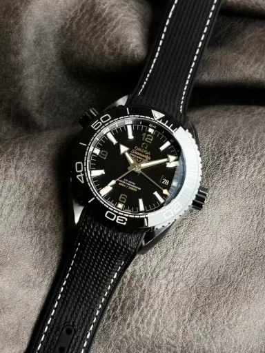VS Limited Edition: Omega Seamaster 215.92.46.22.01.001 (“Deep Black”), ceramic case, ceramic, unidirectional rotating bezel, black dial with luminescent hour markers and hands, automatic 8906, 45.5 mm.