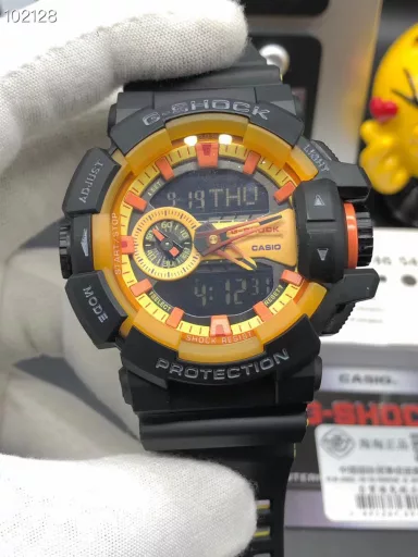 GA-400 hand-raise light Casio G-SHOCK--classic shockproof dial design👍In stock and shipped immediately, 45-degree automatic hand-raise light function with strong visual impact🙈LCD liquid crystal display💡Stopwatch speed function accurate to 1/1000 second⌛Shockproof📣Anti-magnetic💥200 meters waterproof🏊48 city time📲Countdown⏳Alarm clock⏰Fully automatic calendar and other powerful functions