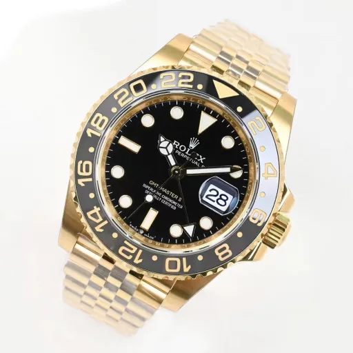 EW [2023 Masterpiece] Rolex Greenwich 40 Series① Equipped with 3285 movement, the hour hand can be adjusted, the calendar can be adjusted by the hour hand, and all original functions can be restored, with stable and reliable quality;② Bezel: high-tech integrated ceramic outer bezel, with gold font;③ Case: the size and thickness are consistent with the original, with a thickness of only 12mm; ④ Lettering: top Swiss ice blue luminous, polished letter nails, color matching;⑤ Glass: sapphire glass with 2.5x magnifying glass effect, transparent glass;⑥ Steel band: 904 stainless steel strap, new five-section splicing grain, all parts are electroplated with thick gold, and there is no blank on the side;EW products must be fine products, and every extreme detail is the sincerity of the EW factory's ingenuity development;