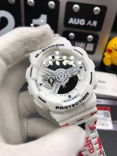 GA-110 Hand-raise Light Casio G-SHOCK--Classic shockproof dial design👍In stock and shipped immediately, 45-degree automatic hand-raise light function with strong visual impact🙈LCD liquid crystal display💡Stopwatch speed function accurate to 1/1000 second⌛Shockproof📣Anti-magnetic💥200 meters waterproof🏊48 city time📲Countdown⏳Alarm clock⏰Fully automatic calendar and other powerful functions