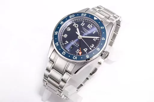 Longines launches the new Spirit Pioneer ZuIu Time watch!1⃣️Diameter 42 mm, frosted lettering, frosted ceramic bezel, bidirectional rotation, synchronized with the official website!2⃣️The bezel is decorated with black, green and blue ceramic inlays, marked with 24-hour scale and Super-LumiNova fluorescent inverted triangle, indicating the time information of the second time zone.3⃣️The disk is also decorated with a flying wing hourglass pattern and five star reliefs. There is a date window at 6 o'clock.4⃣️The sapphire crystal mirror is slightly arched, and both the inside and outside are treated with anti-glare coating. The bidirectional rotation is precise and smooth. The watch is equipped with a screw-in crown that is easy to grip and adjust, and the sealed case back is fixed by 6 screws, with excellent water resistance of 100 meters.5⃣️Stainless steel bracelet or brown/yellow/blue Italian calfskin, with a safety buckle, excellent, comfortable and sturdy.6⃣️The 2836 movement is modified into the original L844.4 automatic winding movement, which can provide up to 48 hours of power reserve and is certified by the Swiss Official Observatory (COSO).Welcome all watch friends to appreciate it!