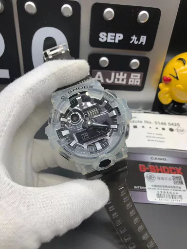 Hot selling GA-710 hand-raise light Casio G-SHOCK--classic shockproof dial design👍In stock and shipped immediately, 45-degree automatic hand-raise light function with strong visual impact🙈LCD liquid crystal display💡Stopwatch speed function accurate to 1/1000 second⌛Shockproof📣Anti-magnetic💥200 meters waterproof🏊48 city time📲Countdown⏳Alarm clock⏰Fully automatic calendar and other powerful functions📆