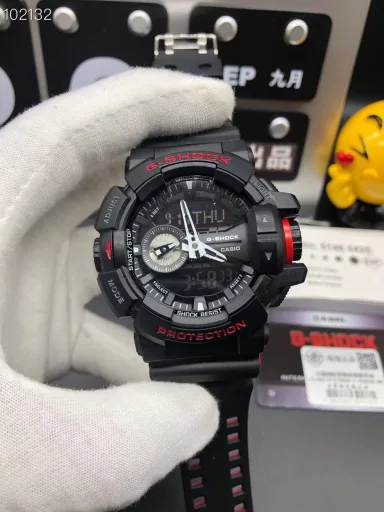 GA-400 hand-raise light Casio G-SHOCK--classic shockproof dial design👍In stock and shipped immediately, 45-degree automatic hand-raise light function with strong visual impact🙈LCD liquid crystal display💡Stopwatch speed function accurate to 1/1000 second⌛Shockproof📣Anti-magnetic💥200 meters waterproof🏊48 city time📲Countdown⏳Alarm clock⏰Fully automatic calendar and other powerful functions
