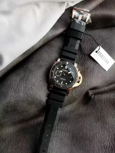 The new Panerai Lumino Dur series PAM01250 watch, stainless steel case with black Italian imported calfskin strap, sapphire crystal glass, carbon black, sun radiation pattern, with luminous Arabic numerals and hour markers. Date display at 3 o'clock, small seconds at 9 o'clock. Equipped with Cal.P.9000 automatic mechanical movement, size: 42 mm.