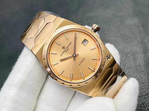 V9 Factory2024 Highly Recommended The highest version on the market The latest style is retro and fashionable】Favoured by many celebrities - Vacheron Constantin has re-launched the iconic luxury sports watch in the historical masterpiece series to commemorate the 222nd anniversary of the brand.1⃣️Case: size 37MM, thickness 8MM!2⃣️The barrel shape adopts a three-part structure so that the overall structure does not appear small. The grooved large gear bezel and the Maltese cross logo at 5 o'clock show its noble atmosphere!3⃣️Dial: Gold. Rose gold. Brushed silver and brushed gray with metal brushed bar hour markers and bar hands with luminous coating, retaining the most classic two-hand!4⃣️Movement: 9015 modified Vacheron Constantin's self-produced 2455/2 movement. All parts from the splint to the steel wheel are finely decorated, and the automatic oscillator is plated with 22k gold and engraved with the font 2225⃣️Strap: The integrated hexagonal central link makes the whole watch more angular, while retaining the timeless and elegant beautyV9 Factory's masterpiece is welcome to appreciate it