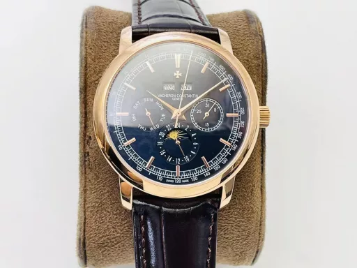 The highest version on the market, Vacheron Constantin Historical Masterpiece Series 3100V/000R_B422 Perpetual Calendar Multi-Function Watch!1⃣️Equipped with the same movement as the original, the balance wheel is exactly the same as the original, and all functions can be used normally.2⃣️Improved the curvature of the four corners of the case, the dial color curvature is more consistent, the 12 scales are polished more delicately, and the overall look is closer to the counter!3⃣️Paired with Italian cowhide to make the wrist more comfortable!TWS Factory boutique replica, please appreciate your appreciation