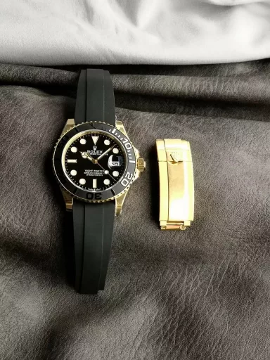 CLEAN Limited Edition Recommendation: Rolex Yacht-Master Series M226658-0001 watch, gold case with natural rubber strap, gold bidirectional rotating outer ring, one-piece matte black ceramic Cerachrom 60-minute scale bezel; polished, three-dimensional scale and numbers, minute scale marked on the first 15 minutes of the bezel. Black lacquer, 18K gold hour markers, easy-to-read Chromalight luminous (long-lasting blue light), 18K gold hands, easy-to-read Chromalight luminous (long-lasting blue light). Equipped with 3235 automatic mechanism, 42 mm