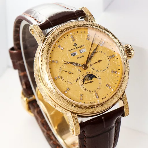 [Iron strokes and silver hooks, vigorous and powerful] High-value new products, simple. Retro. Exquisite craftsmanship!The best collection of the year - Patek Philippe Classic Super Complex Multifunctional Perpetual Calendar Function Watch. The team spent more than two years to carefully design, regardless of cost, dare to be the first, strive for perfection, overcome many difficulties, break through multiple technical bottlenecks, the movement model is CH 29-535 upgraded version, stable quality! [Strap] Classic Italian calfskin strap, clear texture, good texture. Paired with the top Patek Philippe lantern buckle on the market, universal original without pressure.The elegant Calatrava carved case is very individual, and the 42mm diameter is suitable for the size of the average male wrist, consistent with the counter, very business and casual.