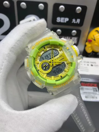 GA-400 hand-raise light Casio G-SHOCK--classic shockproof dial design👍In stock and shipped immediately, 45-degree automatic hand-raise light function with strong visual impact🙈LCD liquid crystal display💡Stopwatch speed function accurate to 1/1000 second⌛Shockproof📣Anti-magnetic💥200 meters waterproof🏊48 city time📲Countdown⏳Alarm clock⏰Fully automatic calendar and other powerful functions
