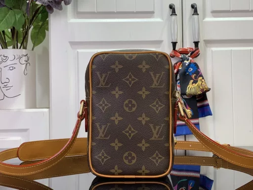 The stylish Amazone crossbody bag is made from Monogram canvas with used leather for corners, edges and detachable straps. Pharrell Williams has taken inspiration from 1980s designs to create a compact handbag that blends vintage charm with a sophisticated modern touch. A zippered headpiece with pearls and adjustable shoulder straps ensure portability and comfort.
