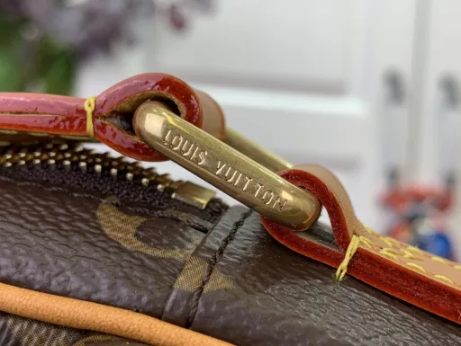The stylish Amazone crossbody bag is made from Monogram canvas with used leather for corners, edges and detachable straps. Pharrell Williams has taken inspiration from 1980s designs to create a compact handbag that blends vintage charm with a sophisticated modern touch. A zippered headpiece with pearls and adjustable shoulder straps ensure portability and comfort.