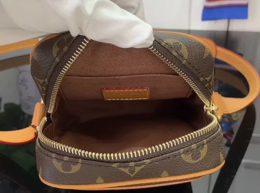 The stylish Amazone crossbody bag is made from Monogram canvas with used leather for corners, edges and detachable straps. Pharrell Williams has taken inspiration from 1980s designs to create a compact handbag that blends vintage charm with a sophisticated modern touch. A zippered headpiece with pearls and adjustable shoulder straps ensure portability and comfort.