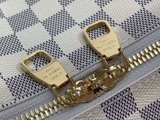 This upgraded version of Slouchy MM shows the Damier Azur pattern of the house as a graphic signature. Fully functional and delicate, it is made of coated canvas with a unique pattern created using gravity printing. It has an iconic padlock nameplate and there's plenty of room inside for the essentials that work into the weekend.
