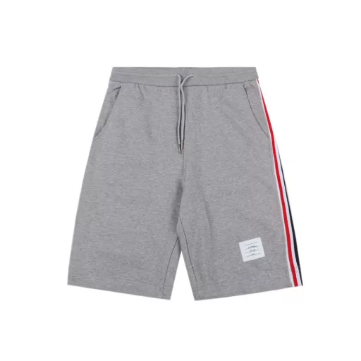 Thom Browne side webbing shortsThe fabric is made of professional stitched surface 32s delicate touch inner 8s, crisp and shaped, gram weight up to 380g, MOO order quantity 500kg (equivalent to 1000 pieces). Pocket cloth red, white and blue woven Oxford fabric material, the market spot red stripes are orange-red, the minimum order quantity of pocket cloth alone is 3000 meters. The work is completely restored to the latest version of the counter, improving the old pocket edge and side pressure line.