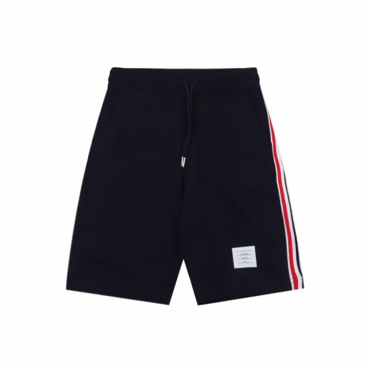 Thom Browne side webbing shortsThe fabric is made of professional stitched surface 32s delicate touch inner 8s, crisp and shaped, gram weight up to 380g, MOO order quantity 500kg (equivalent to 1000 pieces). Pocket cloth red, white and blue woven Oxford fabric material, the market spot red stripes are orange-red, the minimum order quantity of pocket cloth alone is 3000 meters. The work is completely restored to the latest version of the counter, improving the old pocket edge and side pressure line.