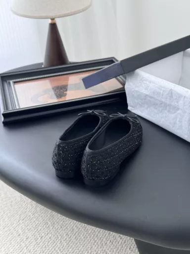 Chanel new color ballet shoesThe original 1:1 replica classic of the classic whether with trousers or skirts are perfect small round head design is very good to modify the foot shape, little fairies must have