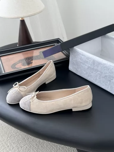 Chanel new color ballet shoesThe original 1:1 replica classic of the classic whether with trousers or skirts are perfect small round head design is very good to modify the foot shape, little fairies must have