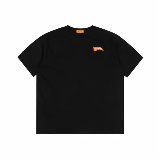 HUMAN MADE polar bear print short-sleeved T-shirtCustomized according to the original version, 16x21 count 230g double yarn bamboo cotton, washed + silicone oil treatment, the fabric is soft and skin-friendly.The black print is printed with imported glue, and the black is due to the special nature of the fabric (the print is exposed like the original, and the print has fine lines, as can be seen in the picture). The white is a watermark, and the print is integrated with the fabric, with first-class texture! The production methods of the neckline and shoulder strips are all well-made. The collar is thick and reinforced, washable and non-deformed. The retro ribbed collar design is double-bound and fits the neck. The hem thread is perfectly locked and refuses to deform! The packaging/collar label/washing label are all restored and customized. Bamboo cotton is more expensive than ordinary fabrics and is a high-end fabric. It can be machine washed at a light level. Violent machine washing is strictly prohibited. It is recommended to fold it in half and dry it after hand washing.