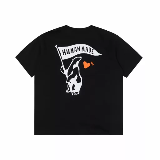 HUMAN MADE polar bear print short-sleeved T-shirtCustomized according to the original version, 16x21 count 230g double yarn bamboo cotton, washed + silicone oil treatment, the fabric is soft and skin-friendly.The black print is printed with imported glue, and the black is due to the special nature of the fabric (the print is exposed like the original, and the print has fine lines, as can be seen in the picture). The white is a watermark, and the print is integrated with the fabric, with first-class texture! The production methods of the neckline and shoulder strips are all well-made. The collar is thick and reinforced, washable and non-deformed. The retro ribbed collar design is double-bound and fits the neck. The hem thread is perfectly locked and refuses to deform! The packaging/collar label/washing label are all restored and customized. Bamboo cotton is more expensive than ordinary fabrics and is a high-end fabric. It can be machine washed at a light level. Violent machine washing is strictly prohibited. It is recommended to fold it in half and dry it after hand washing.