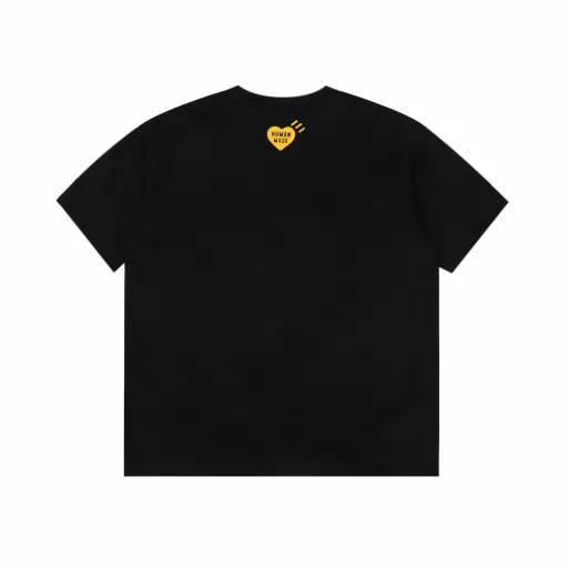 UMAN MADE Love Letter Printed Short Sleeve T-shirtCustomized according to the original version, 16x21 count 230g double yarn bamboo cotton, washed + silicone oil treatment, the fabric is soft and skin-friendly.The black print is printed with imported glue, and the black color is due to the special nature of the fabric (the print has exposed bottom and fine lines like the genuine product, as can be seen in the picture). The white is a watermark, and the print is integrated with the fabric, with first-class texture! The production methods of the neckline and shoulder strips are all well-made. The collar is thick and reinforced, washable and non-deformed. The retro ribbed collar design is double-bound and fits the neck. The hem thread is perfectly locked and refuses to deform! The packaging/collar label/washing label are all restored and customized. Bamboo cotton is more expensive than ordinary fabrics and is a high-end fabric. It can be machine washed at a light level. Violent machine washing is strictly prohibited. It is recommended to fold it in half and dry it after hand washing.