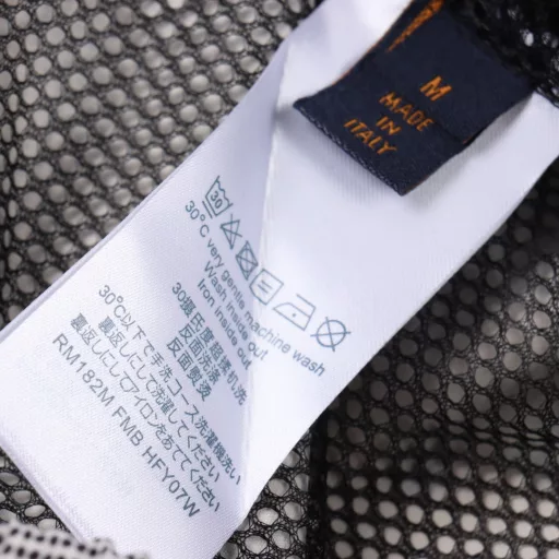 Louis Vuitton monogram light shortsOriginal purchase, first time pattern making. The fabric is a customized dense spinning technology fabric with a light surface, silky and breathable upper body. Infrared positioning cutting, overalls design, invincible and versatile upper body. All details are customized and developed, and all hardware accessories are restored to ZP.