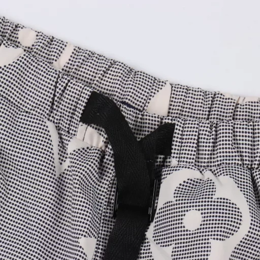 Louis Vuitton monogram light shortsOriginal purchase, first time pattern making. The fabric is a customized dense spinning technology fabric with a light surface, silky and breathable upper body. Infrared positioning cutting, overalls design, invincible and versatile upper body. All details are customized and developed, and all hardware accessories are restored to ZP.