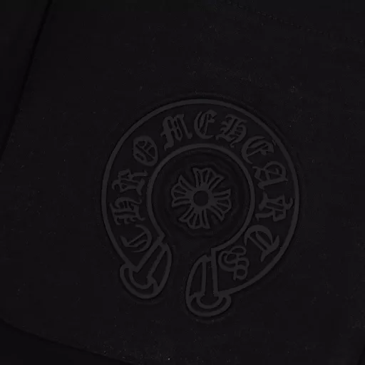 Chrome Hearts Cross Patch Embroidered ShortsOriginal purchase, fabric is made of 330g pure cotton, soft and comfortable, ready-to-wear washing process, imported TAJIMA machine positioning embroidery, customized sterling silver arc buckle, pure hand stitching, customized accessories, large factory products are very demanding workmanship, comfortable and natural to wear, workmanship details compared to the counter, second-rate market version
