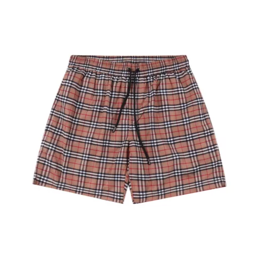 Burberry Classic Check Beach ShortsOriginal fabric customization, functional twill fabric, 100% positioning of stripes and plaids, very time-consuming and wasteful, density and feel are consistent with the original, elastic waist, easy to adjust waist, side splicing black ribbon design, as the finishing touch of the whole pants, more personalized and advanced, loose wide-leg pants, upper body instantly becomes long legs, soft and delicate feel, very comfortable to wear, no entanglement when going out, easy to match.