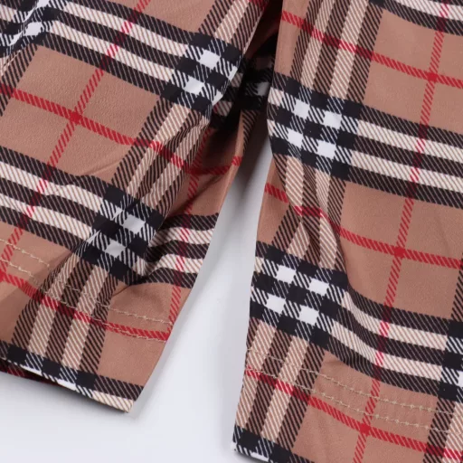 Burberry Classic Check Beach ShortsOriginal fabric customization, functional twill fabric, 100% positioning of stripes and plaids, very time-consuming and wasteful, density and feel are consistent with the original, elastic waist, easy to adjust waist, side splicing black ribbon design, as the finishing touch of the whole pants, more personalized and advanced, loose wide-leg pants, upper body instantly becomes long legs, soft and delicate feel, very comfortable to wear, no entanglement when going out, easy to match.