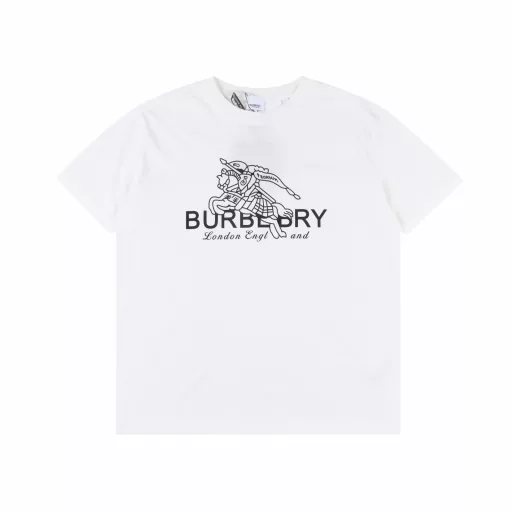 Burberry Warhorse Printed Round Neck Short SleevesThis summer's latest classic and stylish slogan T-shirt is not extra fancy, you can feel the unique charm of British style with any combination! Made of plain knitted cotton fabric supplied by customers, the texture is warm and drapey. The craftsmanship of neat details, neat lines, woven ribbed neckline, smooth and delicate feel, comfortable and breathable, and the cutting process is in place, cutting out the most popular OS loose version, fashionable and eye-catching on the upper body, full of street casual laziness! The pocket plaid does not need to be deliberately explained, the neat and delicate beauty is different from the traditional offset printing pattern!