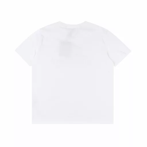 Burberry Warhorse Printed Round Neck Short SleevesThis summer's latest classic and stylish slogan T-shirt is not extra fancy, you can feel the unique charm of British style with any combination! Made of plain knitted cotton fabric supplied by customers, the texture is warm and drapey. The craftsmanship of neat details, neat lines, woven ribbed neckline, smooth and delicate feel, comfortable and breathable, and the cutting process is in place, cutting out the most popular OS loose version, fashionable and eye-catching on the upper body, full of street casual laziness! The pocket plaid does not need to be deliberately explained, the neat and delicate beauty is different from the traditional offset printing pattern!