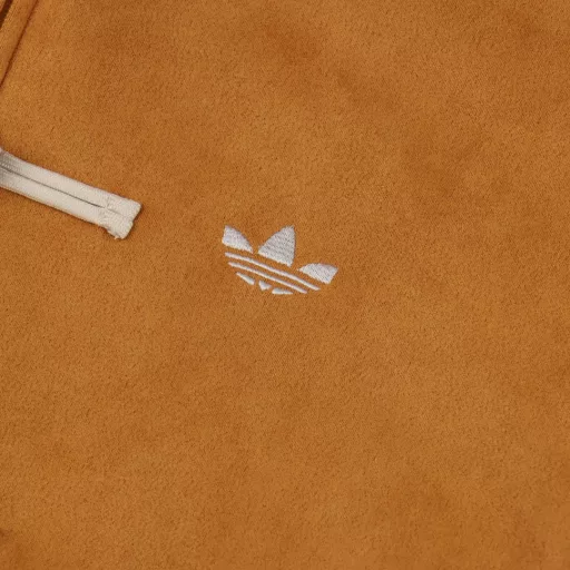 Adidas Limited Edition for the Year of the Snake, Trefoil Embroidered Logo Suede Tang Suit Button JacketThis is much more stylish than last year's silk suit. It is suitable for everyone. Highly recommended! Wang Anyu and other celebrities wear this style. It is a hot trend in the trend circle!The Tang Suit Jacket Limited Edition for the Year of the Snake uses a new Chinese design concept, integrating tradition and fashion to open a new atmosphere for you in the new year!The suede material with fine texture is selected. It has high weight, extremely high drape, soft and comfortable touch, and has a sense of stiffness and high-end. The unique texture and gloss of suede make it very comfortable to wear.The clothing design integrates new Chinese elements, combining traditional Tang suit stand-up collar, buttons and other details with modern tailoring, which not only retains the classical charm of Chinese clothing, but also adds a sense of modern fashion trend.Customized zipper plus button, 0 color difference, the embroidery of off-white clothes is silver-gray, which is consistent with the original version.No needle holes inside the access control.Classic three-bar pressure strip through the shoulder.Elastic cuffs and hem.Classic embroidery logo, mold-opening custom zipper, mesh lining.All four colors are the same color custom woven fabric accessories