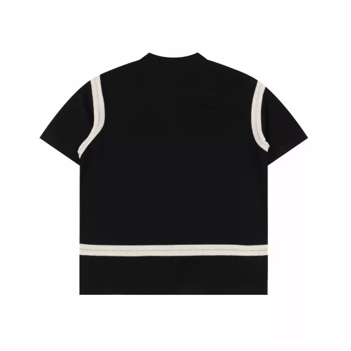 Loewe spliced ​​webbing short sleevesA date with 𝑳𝒐𝒆𝒘* in spring, this one really fascinates me. It is comfortable and fashionable to wear and can be matched with anything. The webbing design is simply a treasure, very high-end and improves your aesthetics. With the logo embroidery on the chest, it looks like a summer limited edition.